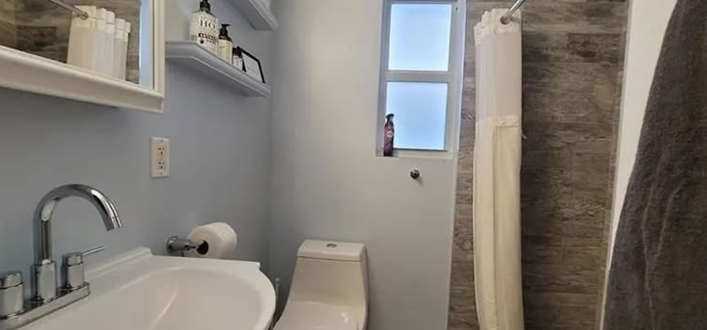 Walk to Wilton Drive - Spacious Quiet Villa 1