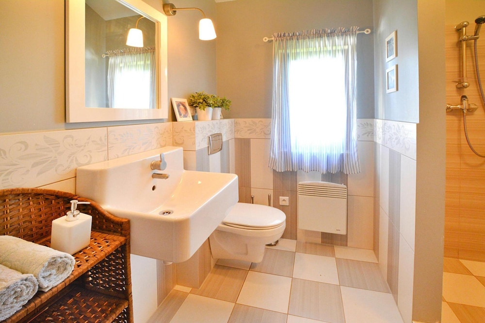 Large Holiday Home With Private Garden