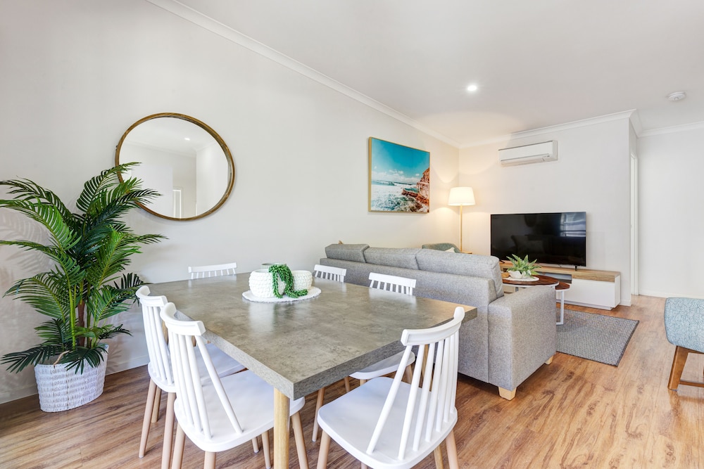 MARJ12- Stylish and Spacious Apartment
