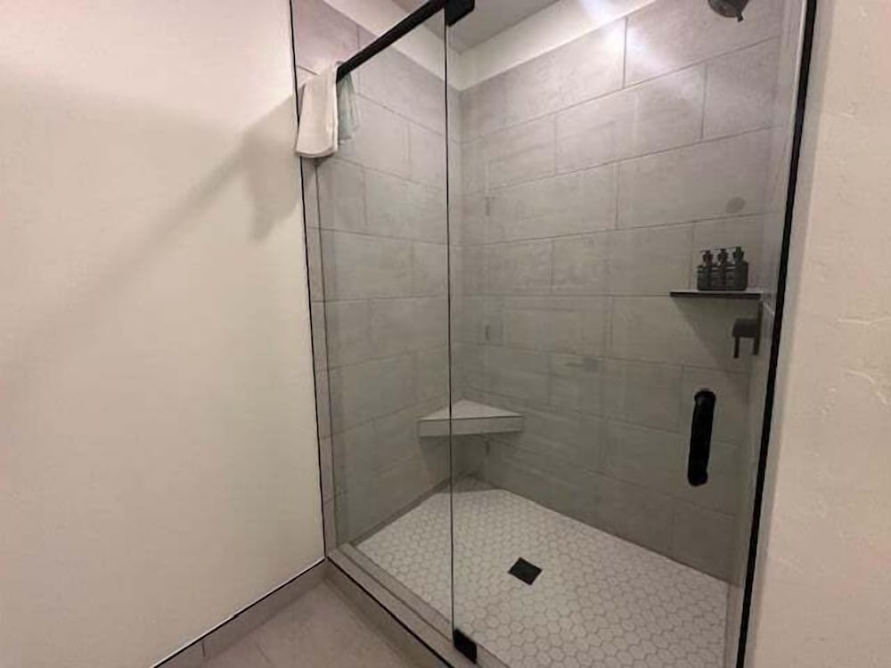 Luxury Stay Meets Family Fun: Premier 1br Retreat 1 Bedroom Condo