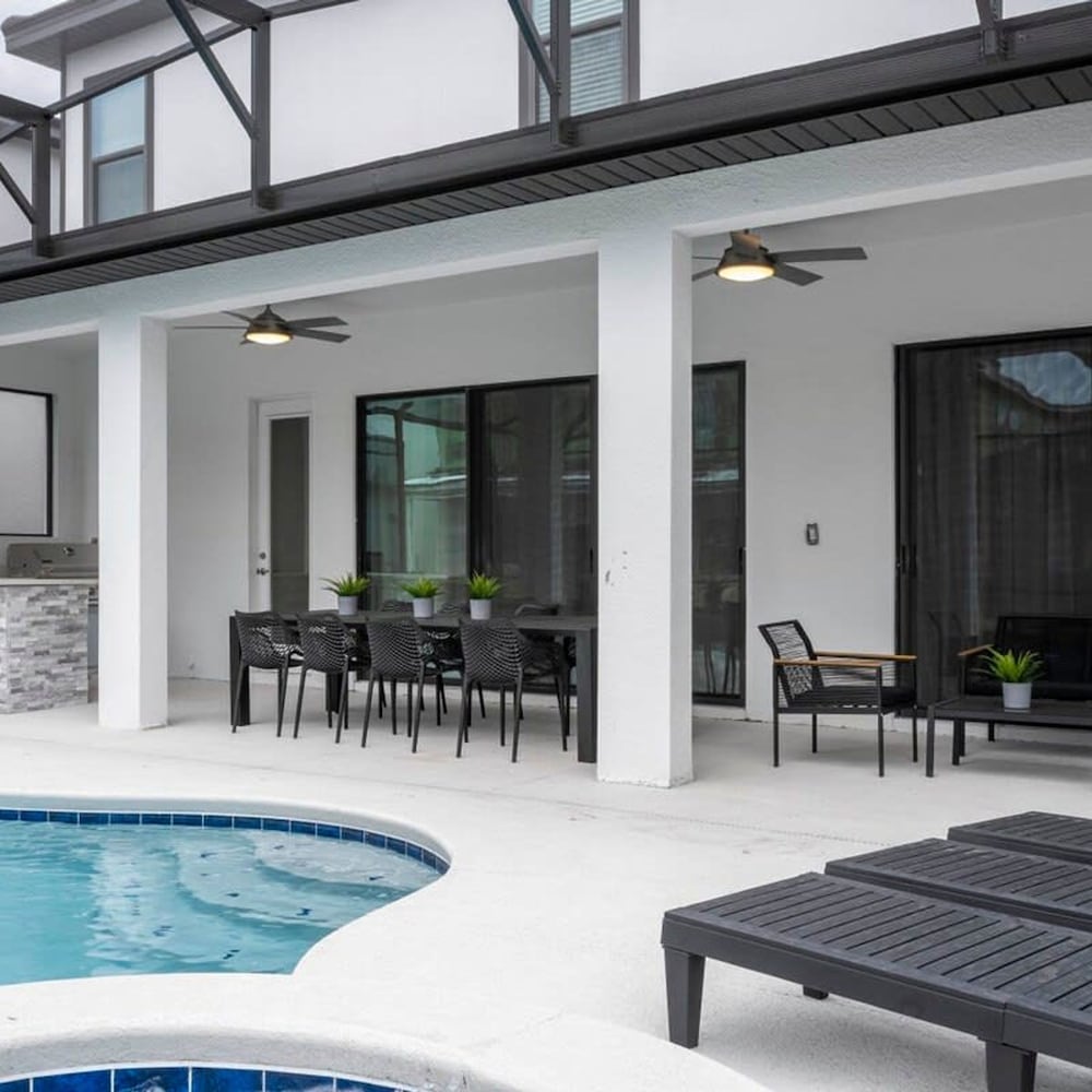 6152 Fantastic Spacious Home for Your Family