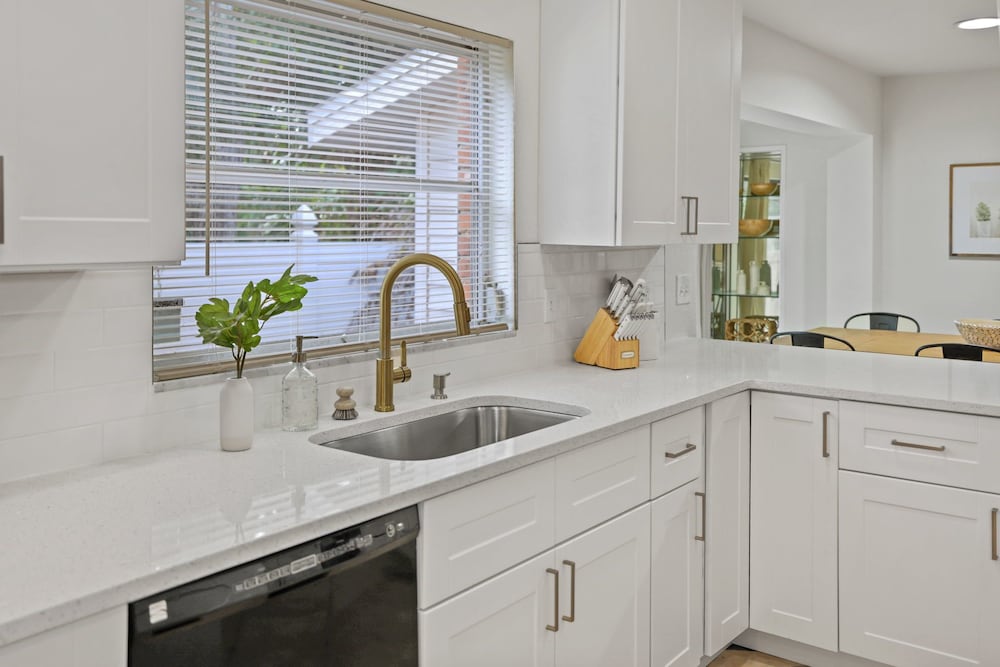 Golden Retreat: Expansive 6BR Home w Heated Pool ~