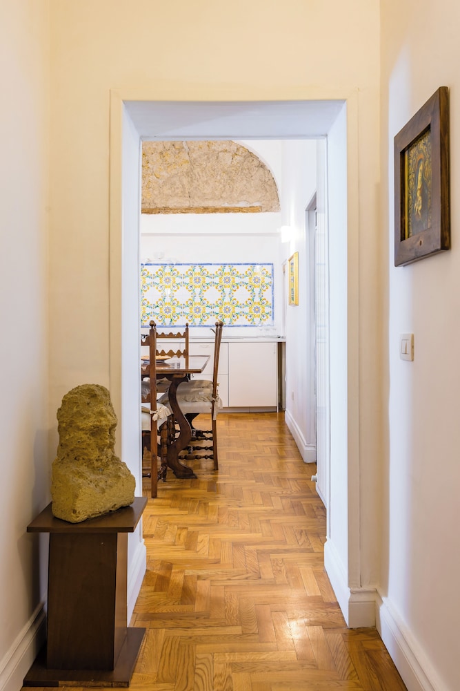 Cavour Art and Museum Flat by Napoliapartments
