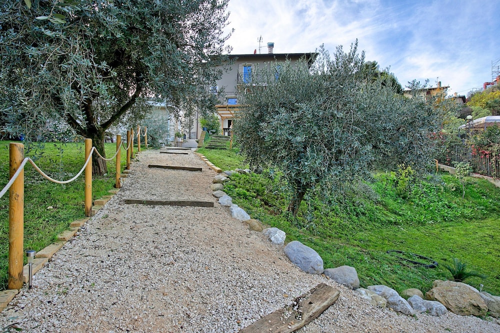 Sole Priscilla House- Terrace & parking