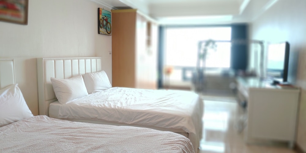 Shana Skyline Hostel view 3