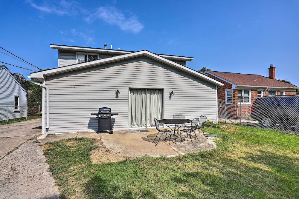 Lovely Royal Oak Unit < 10 Min to Vibrant Downtown view 2