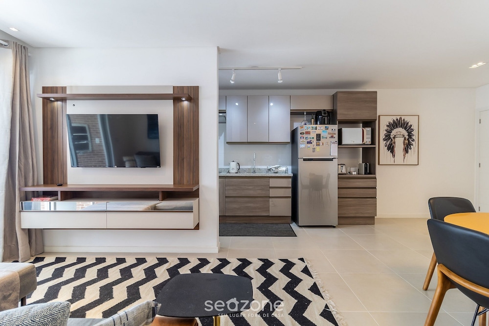 Apt Close to Beach & Floripa Shopping [eaz305]