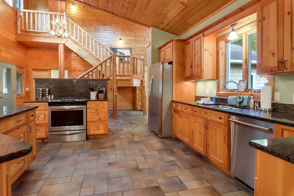 Boardman Monarch River HOT TUB Fireplace