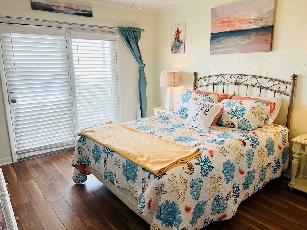 Seaside - 4 Br Home