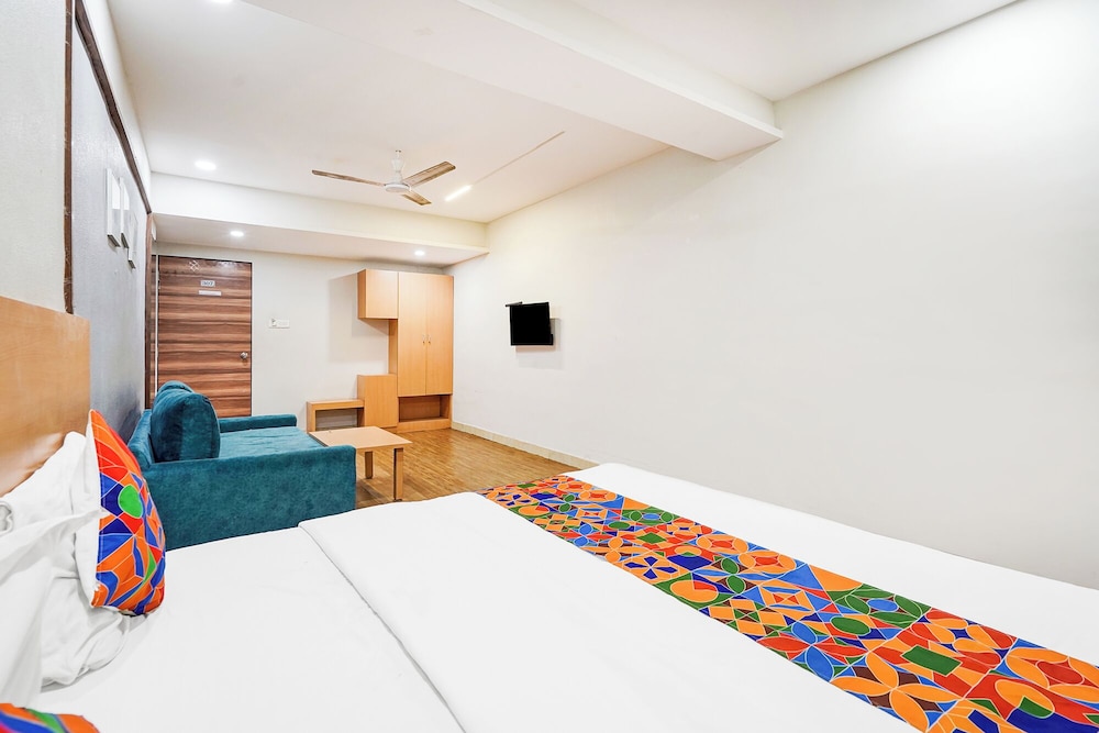 Fabhotel The Park View