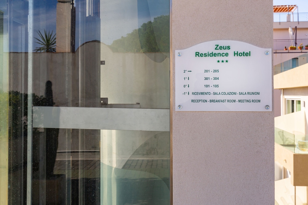 Zeus Residence Hotel