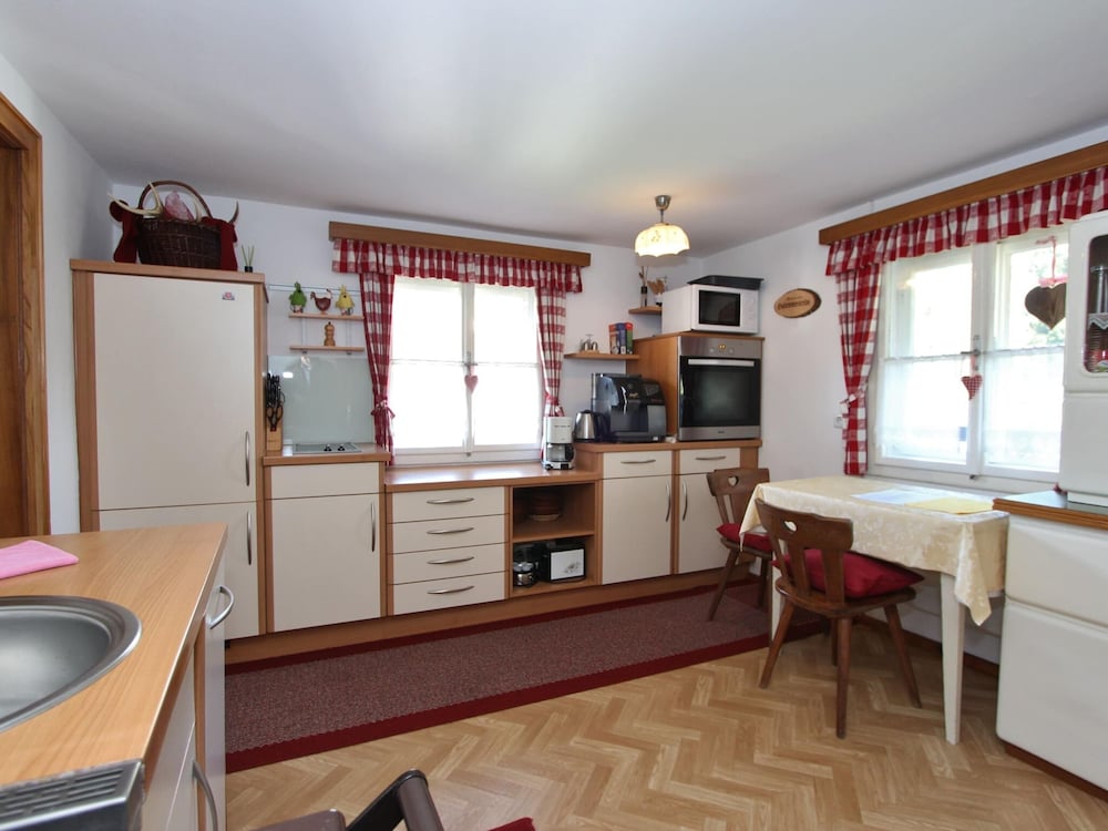 Cozy Chalet in Bramberg am Wildkogel with Sauna near Ski Lift