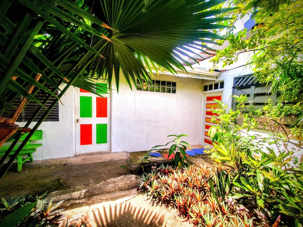 Arana House