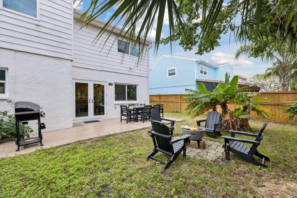 10 Colonial Drive
