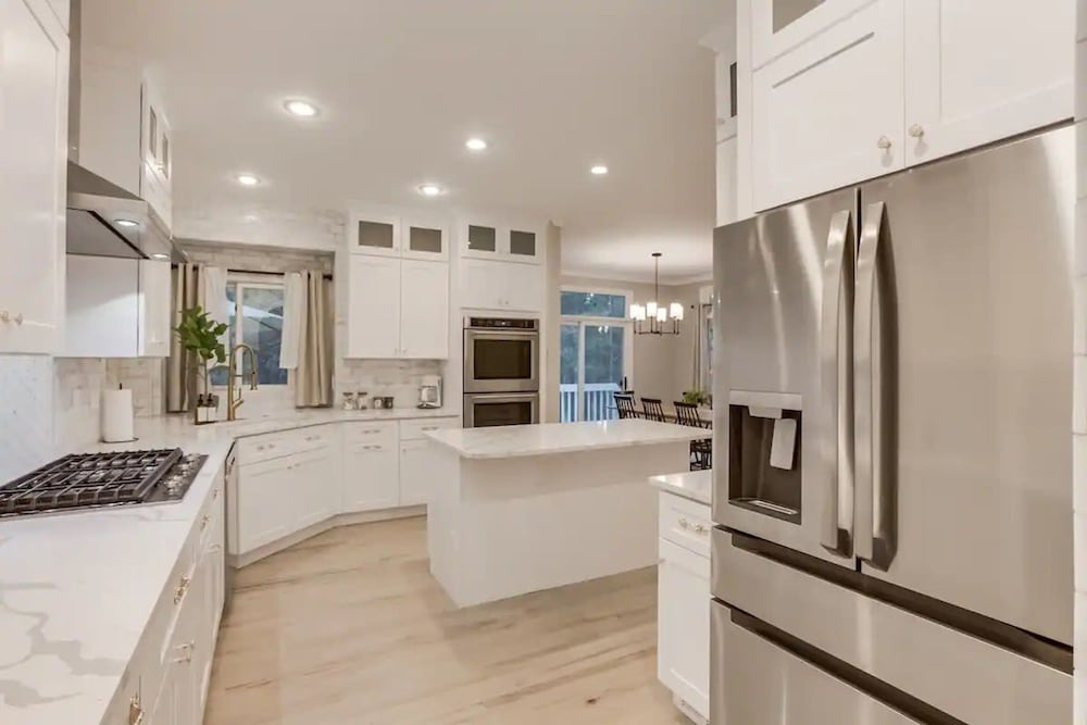 Luxury 5BR Pet Friendly Holiday Home w Hot Tub view 2