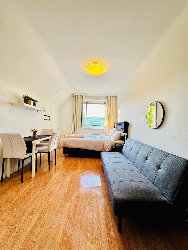 Cozy Garden Villa near Danube For 16P