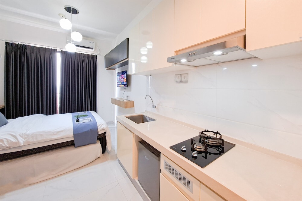 Studio Near Mall At Sky House Bsd Apartment