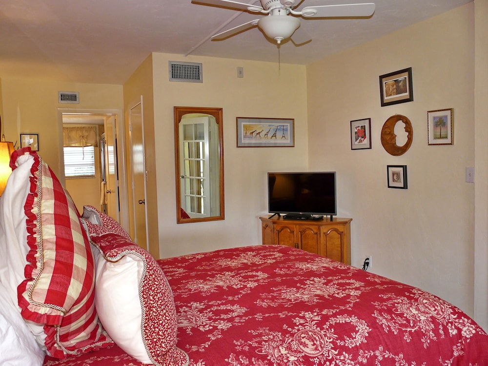 Island-style Condo With Pool, spa and Steps to Beach view 2