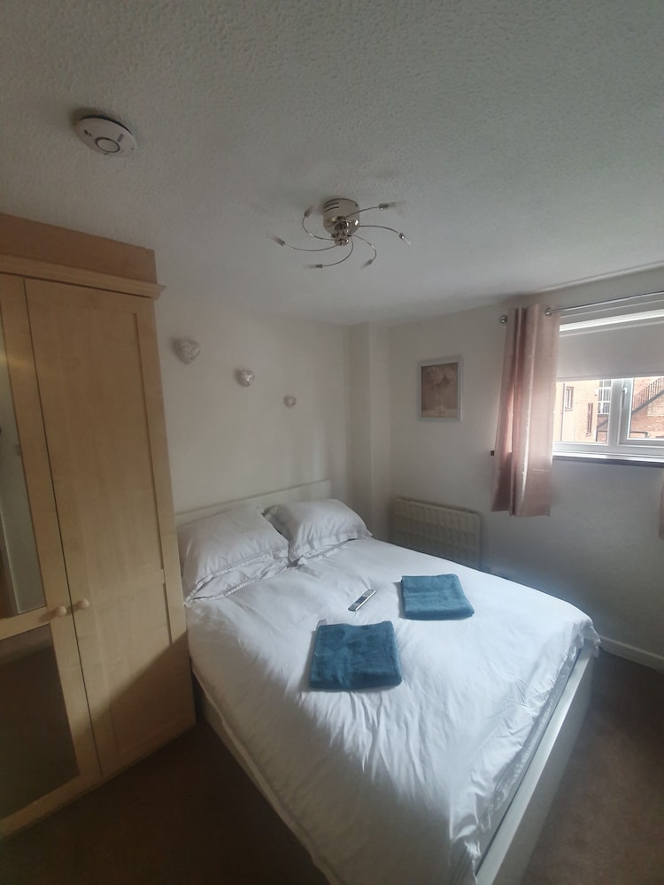 Stunning 1-bed Apartment in Walsall view 5