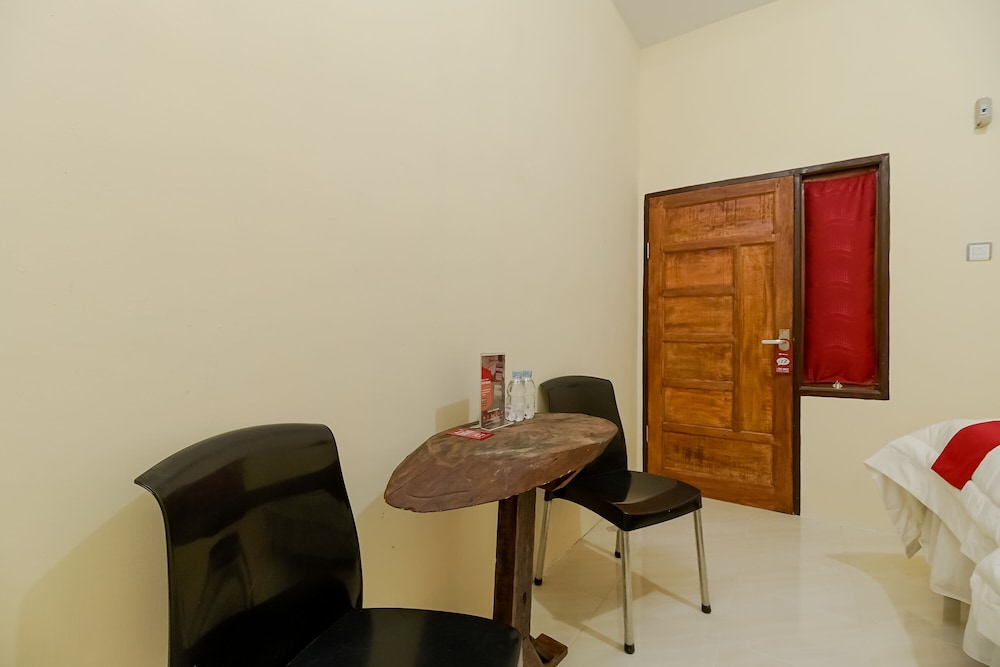 RedDoorz near Tahura Berastagi view 4