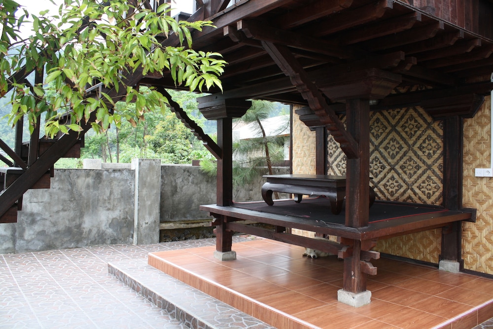 Batur Lakeside Huts