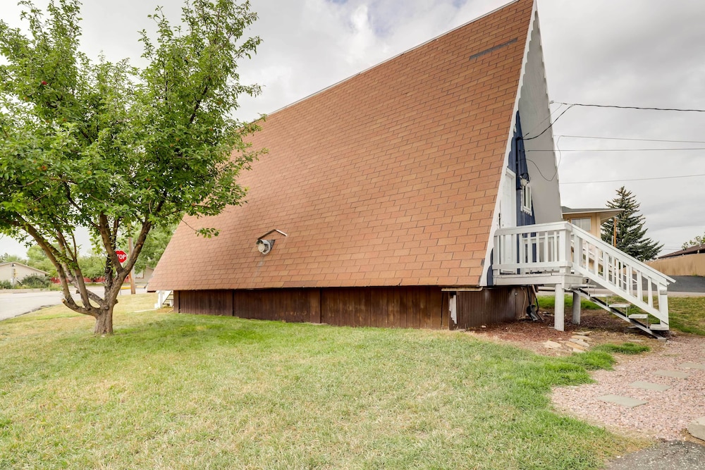 Evanston Vacations - Charming Evanston A-frame: Dog Friendly! - Property Image 5