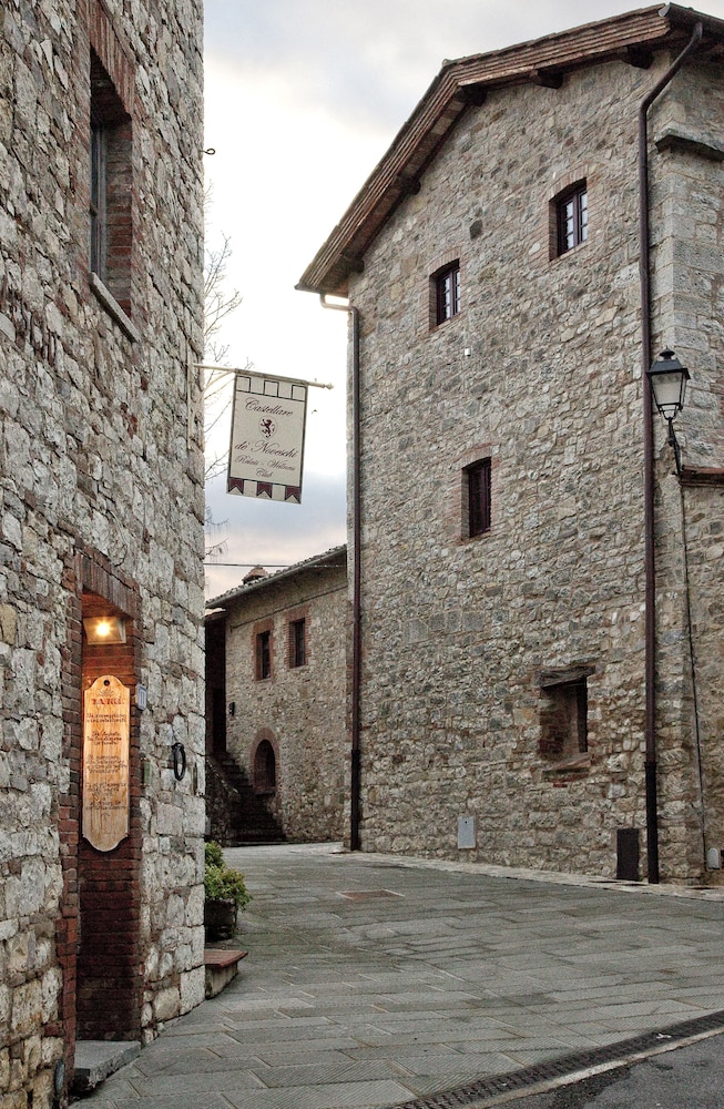 Castellare De' Noveschi view 3