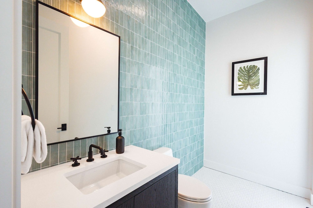 Brand New The Greenmoor House With Pool