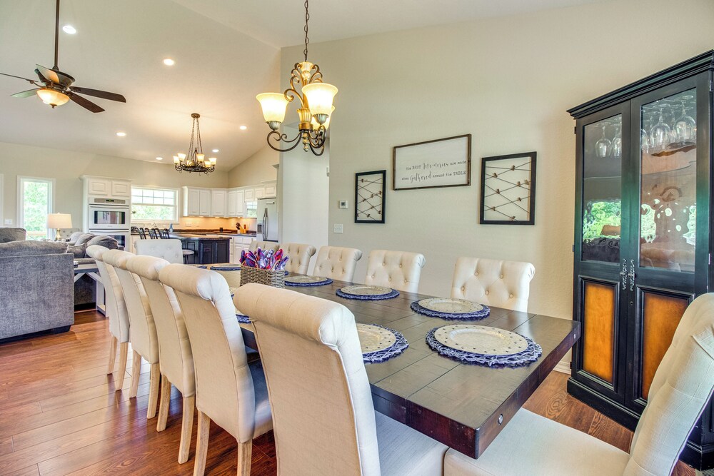 Near Bull Shoals Lake: Spacious Golfer's Getaway!