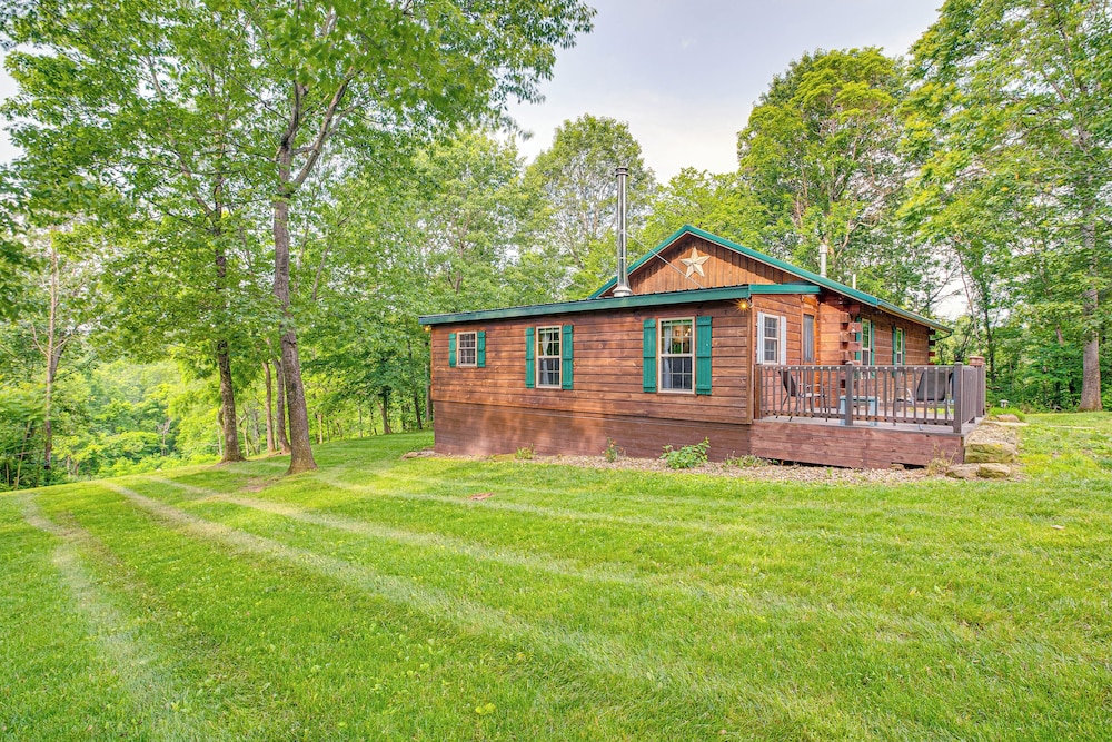 Pond & Fire Pit: Charming Log Cabin Near Blue Rock