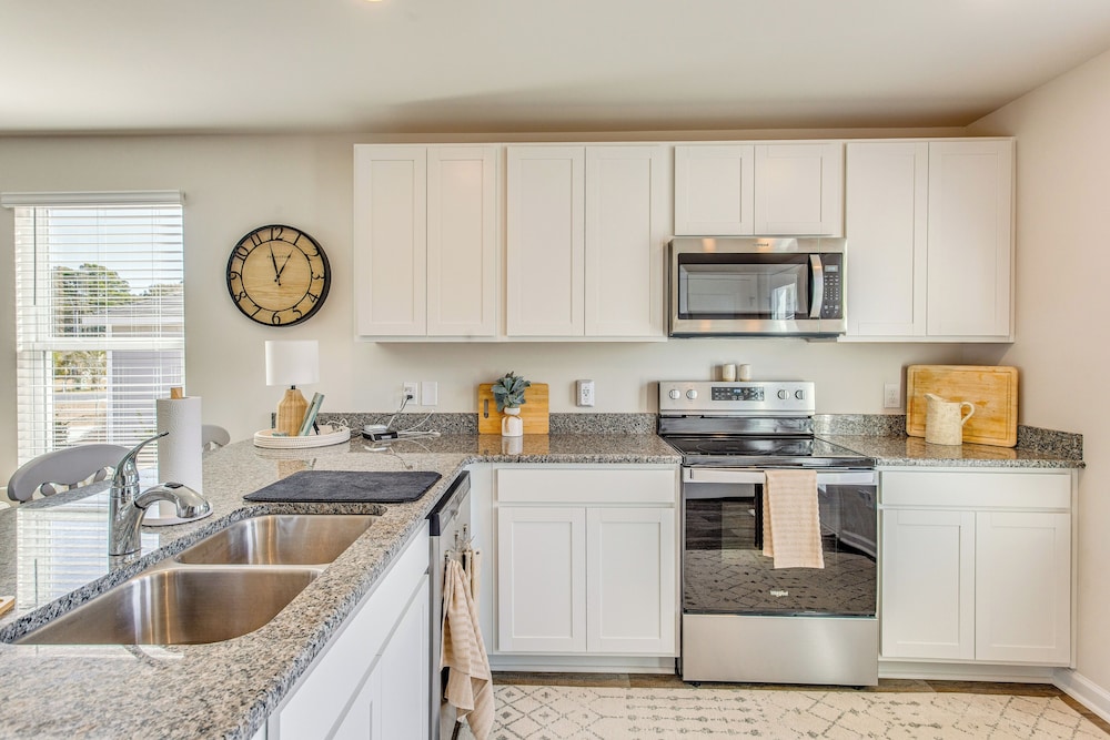 Near Golf Courses: Cozy Home in Ocean Isle Beach!