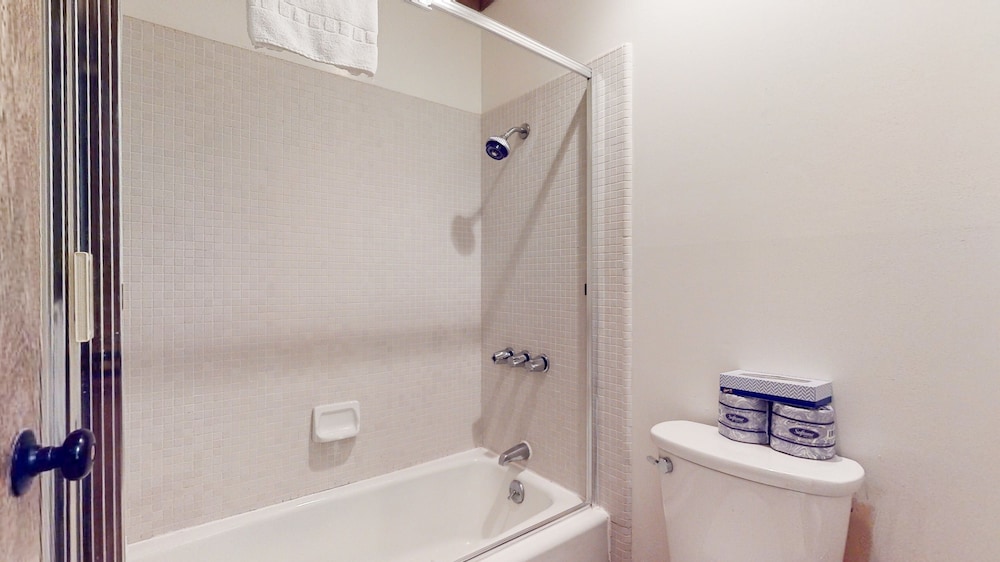 Mammoth West 124 Spacious Condo great for large group, Walk to Canyon by RedAwning