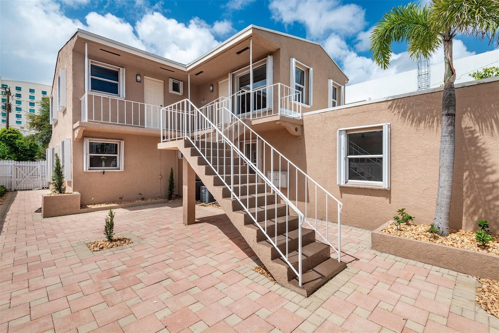 Lauderdale Breeze Villas