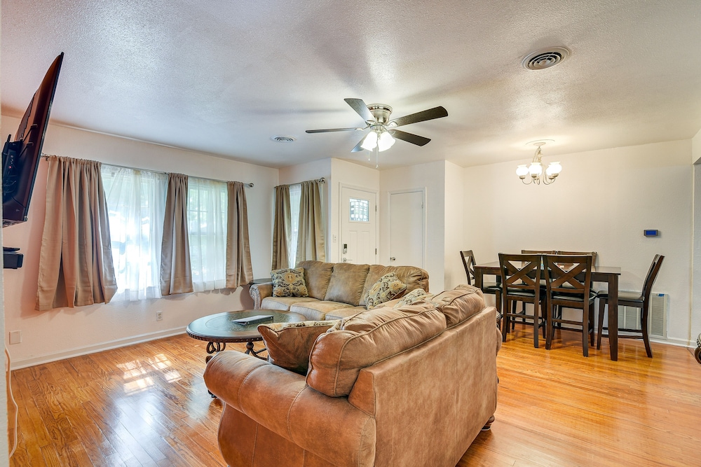 Lake Jackson Home w/ Yard, 14 Mi to Beaches! - Property Image 16