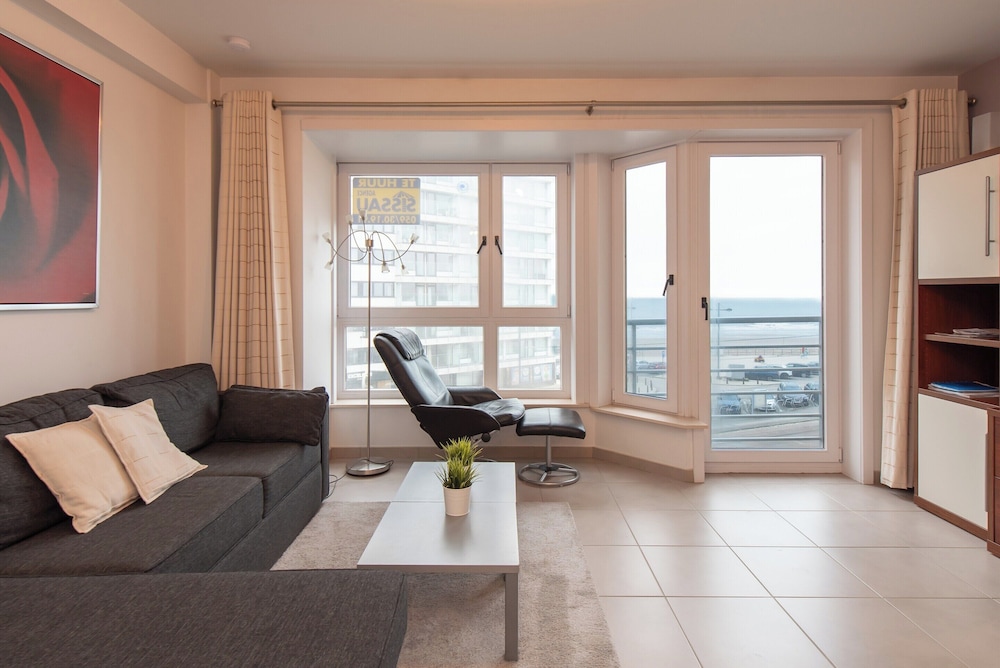 Apartment in Middelkerke With Sea View