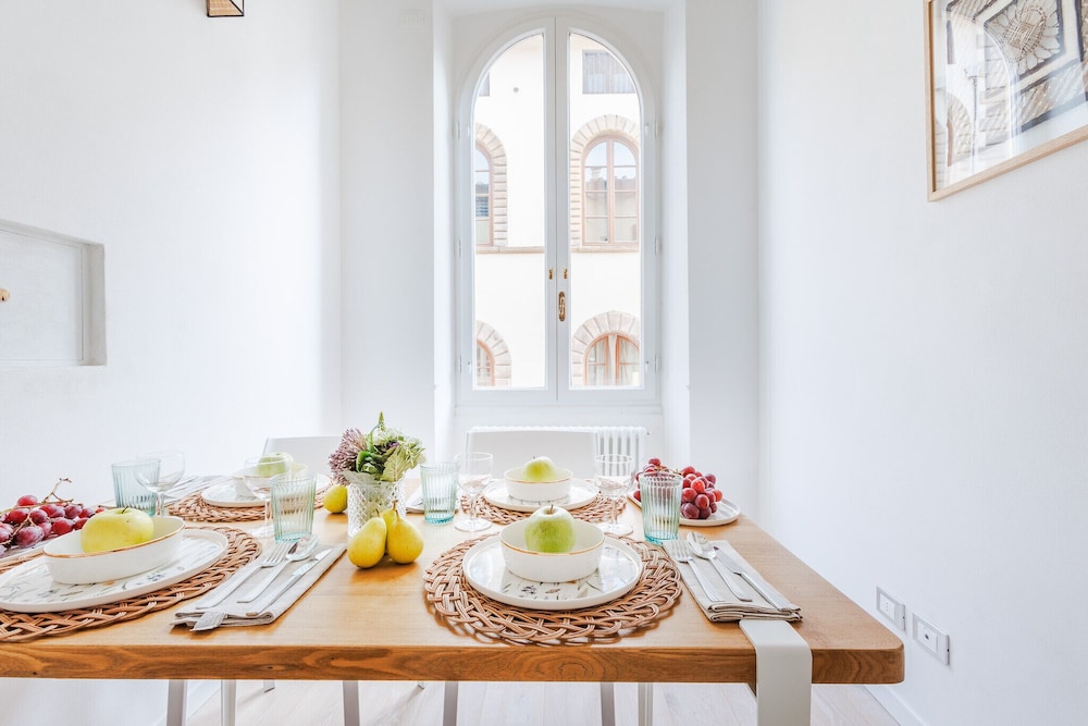 Casa Joyce in Lucca With 1 Bedrooms and 1 Bathrooms