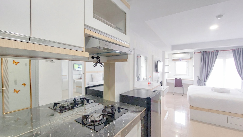 Relaxing Studio Apartment at Mansyur Residence