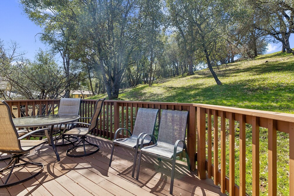 Lincoln Lodge 2 Bedroom Cabin by Yosemite Region Resorts