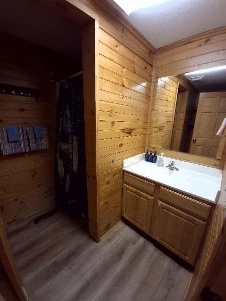 Reservation 2 Bedroom Cabin