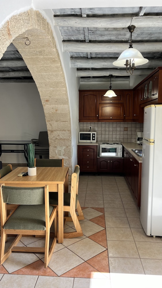 Skandalis Traditional Suites