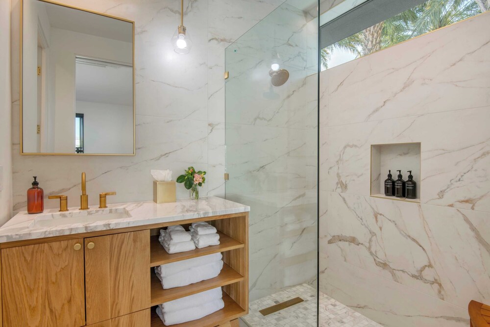 Sleeps 34 2 Villas, Pool, Pickleball + Bocce Polo Villas Elara by Avantstay
