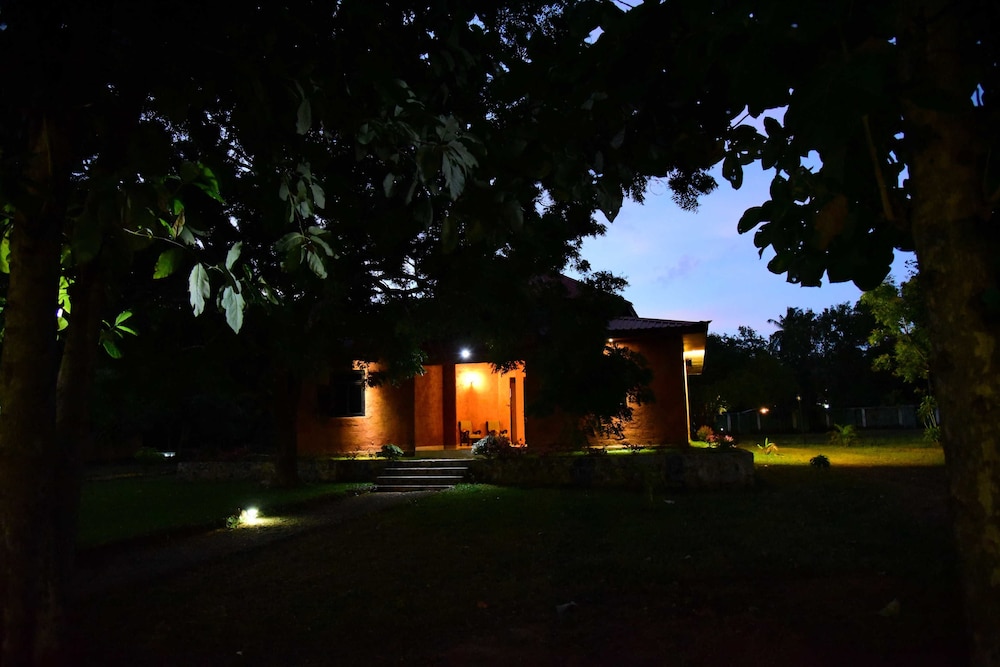 Indika Lake Resort