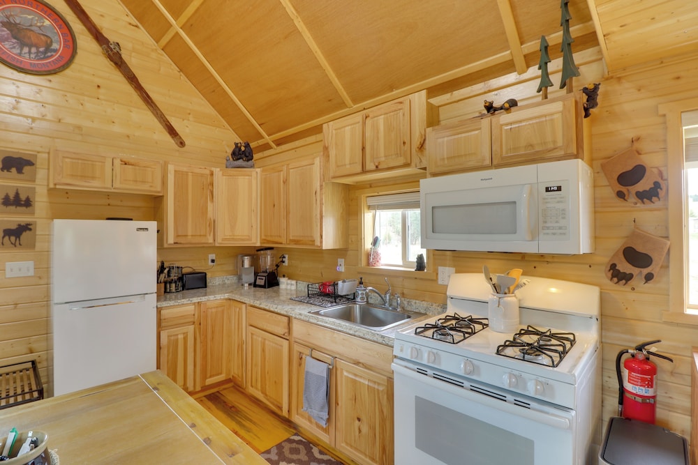 Lake Access, Fire Pit: Glacier Country Getaway!