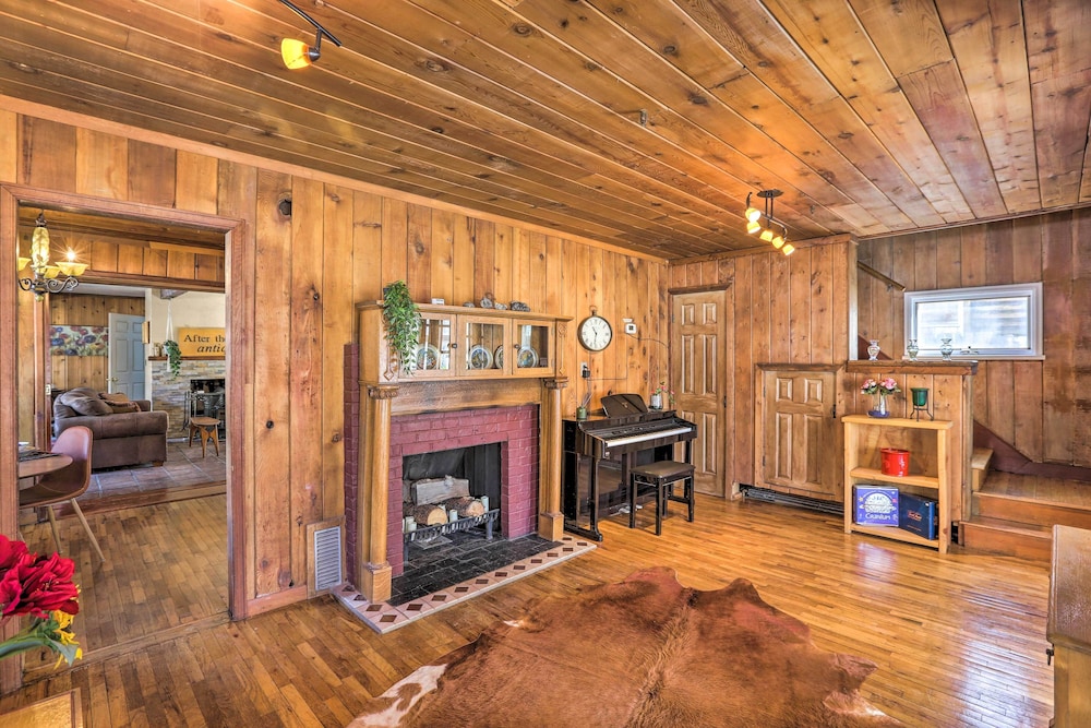 Lake Cabin w/ King Bed, Foodie Kitchen, & Views view 2