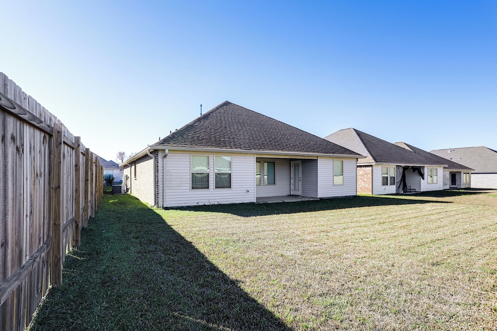 13 Mi to Baton Rouge: Family-friendly Home
