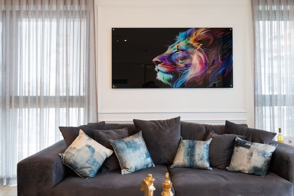 3 BR SeaFront APT Prestigious Tower