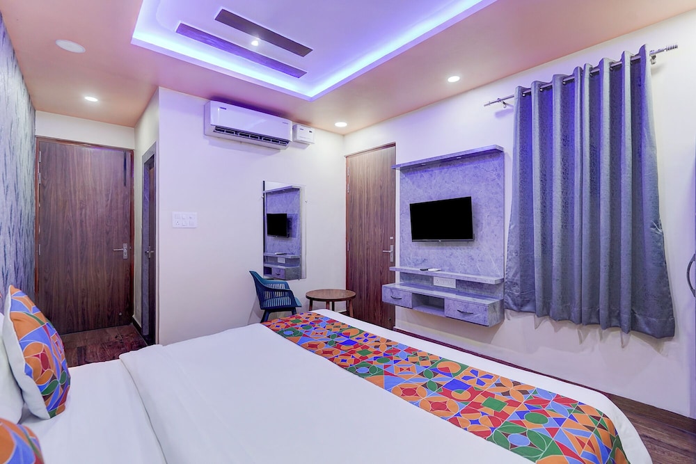 Fabhotel Raas Plaza