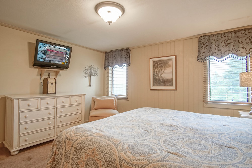Powderidge #14: 2 Bedrooms, 2.5 Bath: Slope Side, Wood Fireplace