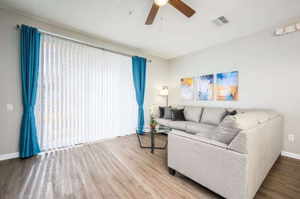 Epic Universe New Listing Beautiful Townhome, Vista Cay 4019