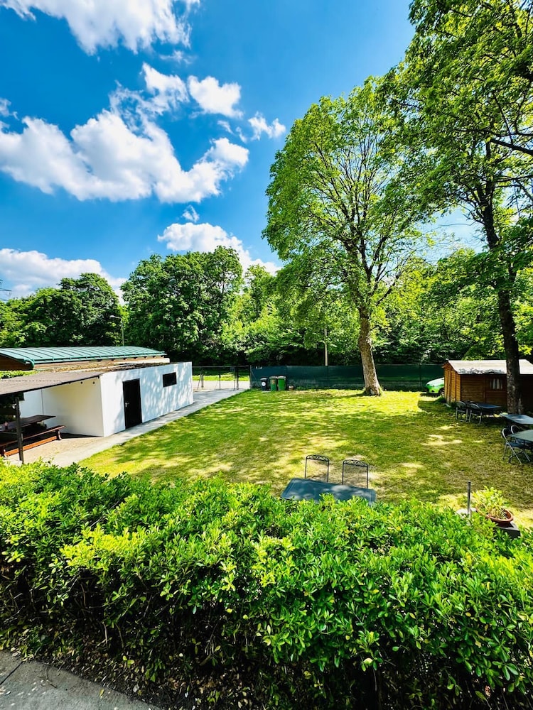 Cozy Garden Villa near Danube For 16P
